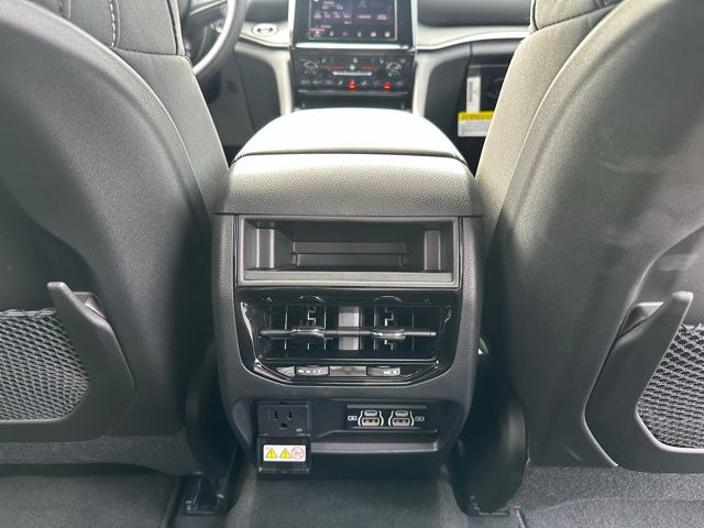 2025 Jeep Grand Cherokee Laredo X photo 34