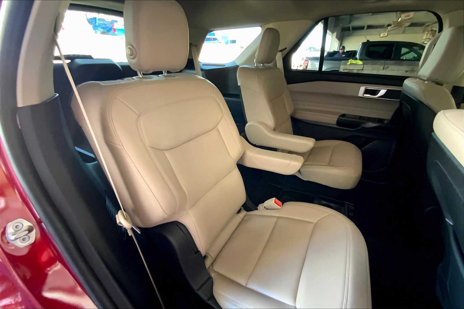 2020 Ford Explorer XLT photo 14