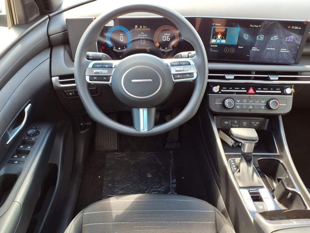 2026 Hyundai Santa Cruz SE photo 2
