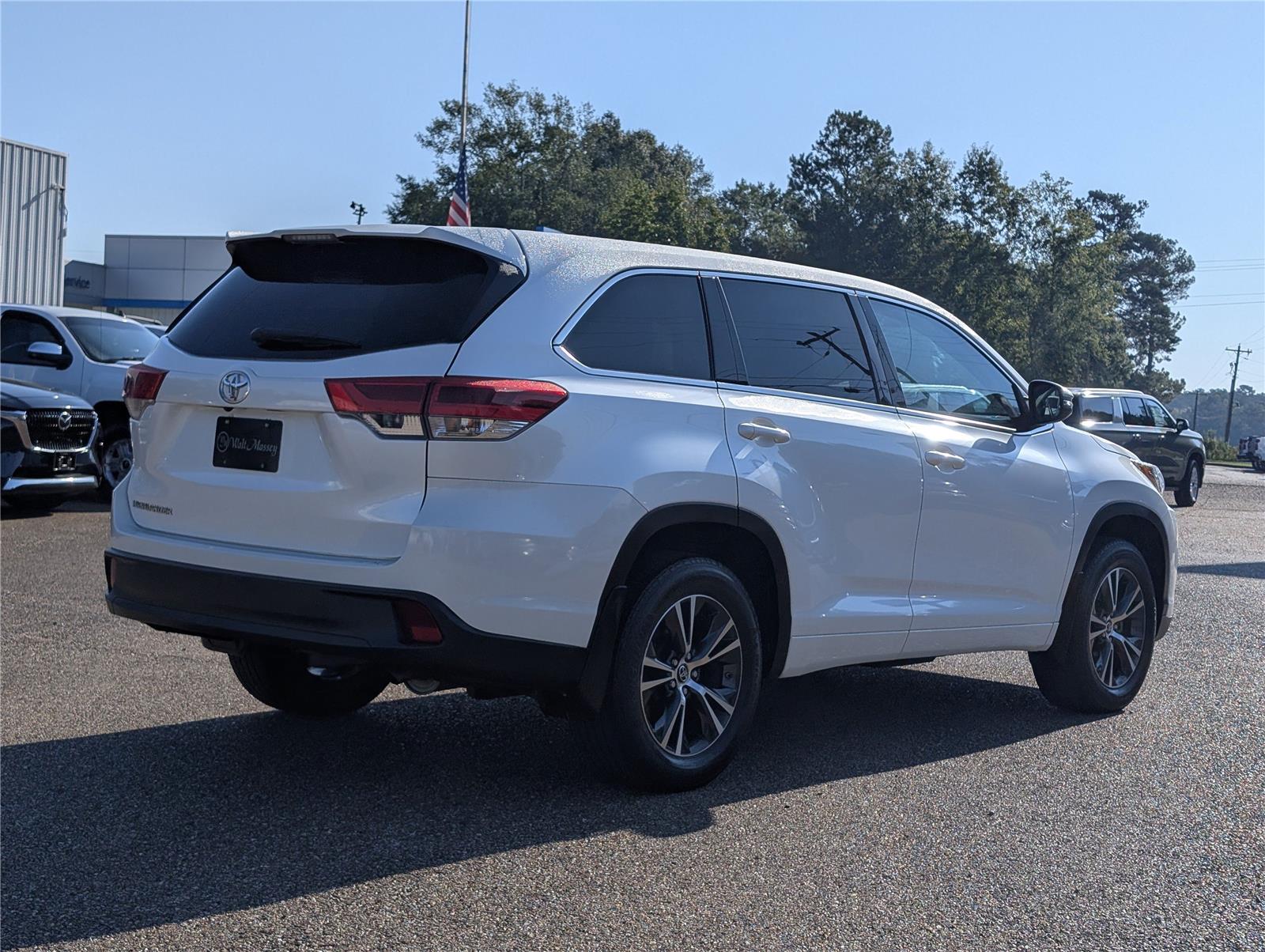 2018 Toyota Highlander LE photo 4