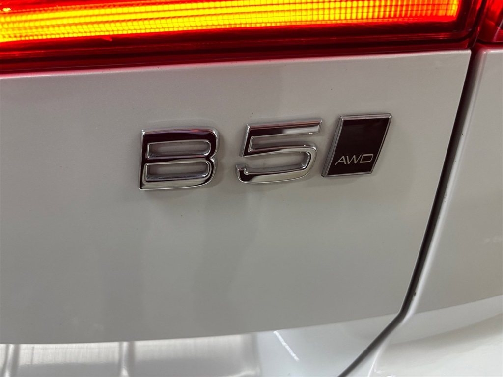 2023 Volvo XC60 B5 Plus photo 29