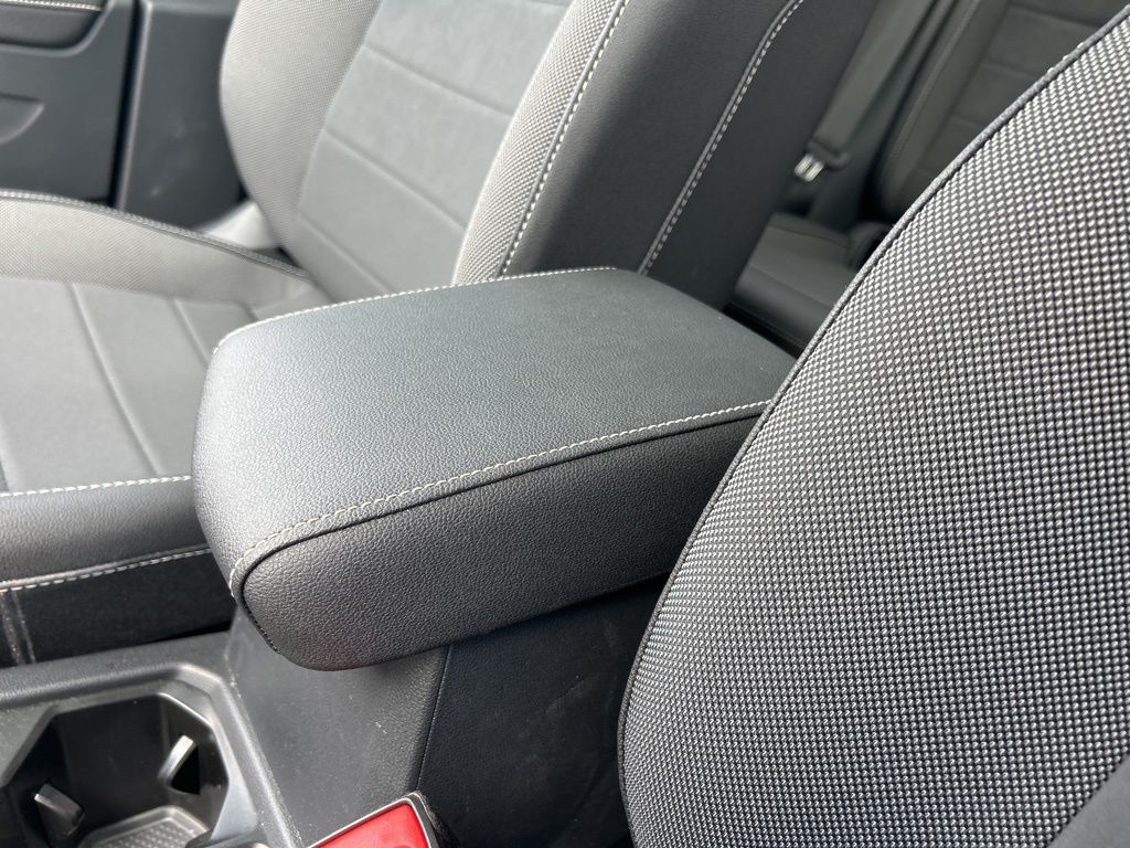 2024 Volkswagen Taos SE photo 32