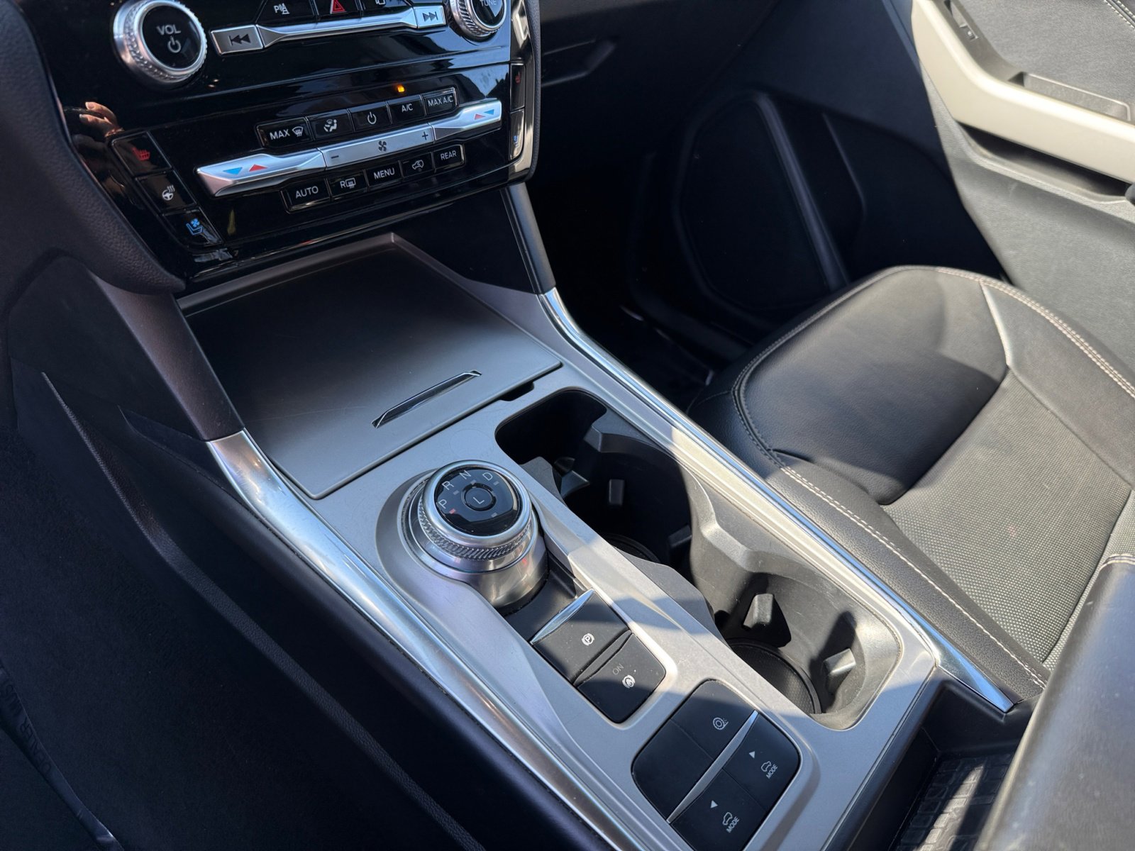2022 Ford Explorer Limited photo 13