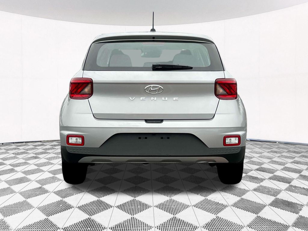 2025 Hyundai Venue SE photo 5
