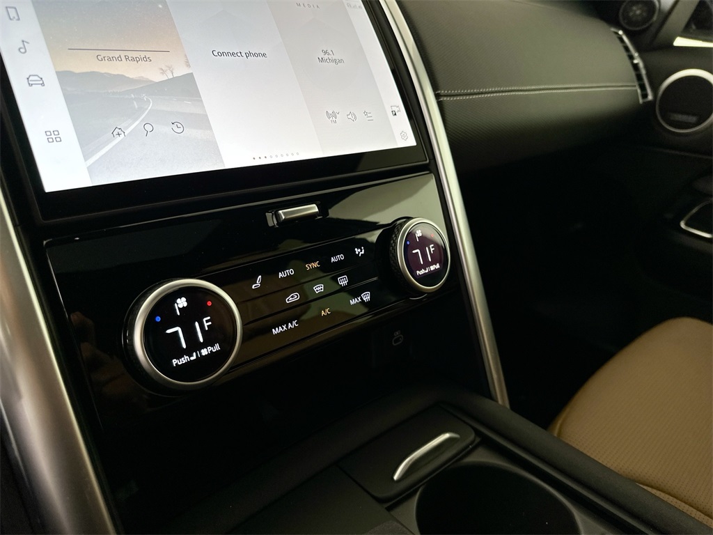 2025 Land Rover Discovery SE photo 19