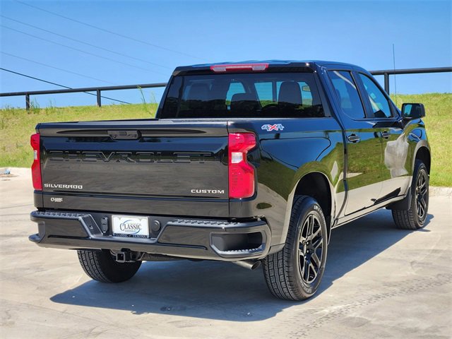 2026 Chevrolet Silverado 1500 Custom photo 4
