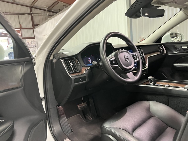 2024 Volvo V60 Cross Country B5 Plus photo 6