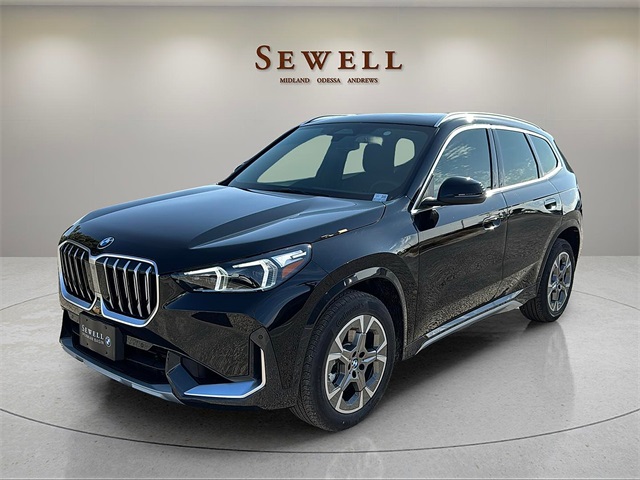 2025 BMW X1 28i's photo