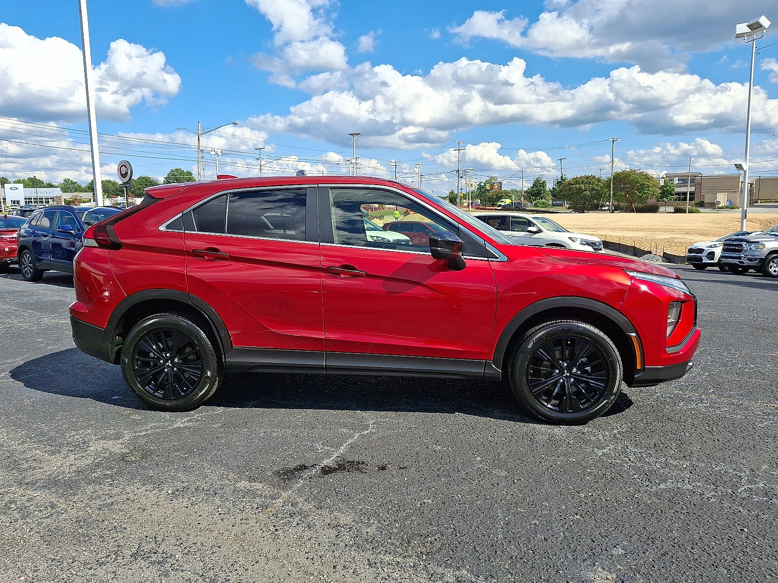 2022 Mitsubishi Eclipse Cross LE photo 5