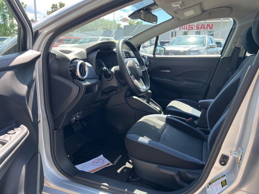 2025 Nissan Versa SV photo 11