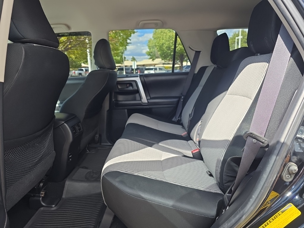 2016 Toyota 4Runner SR5 photo 13