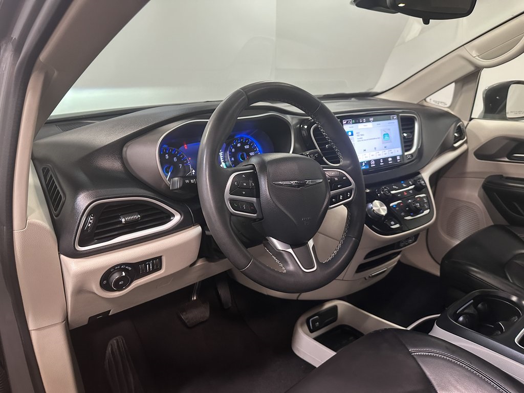 2023 Chrysler Pacifica Touring L photo 5