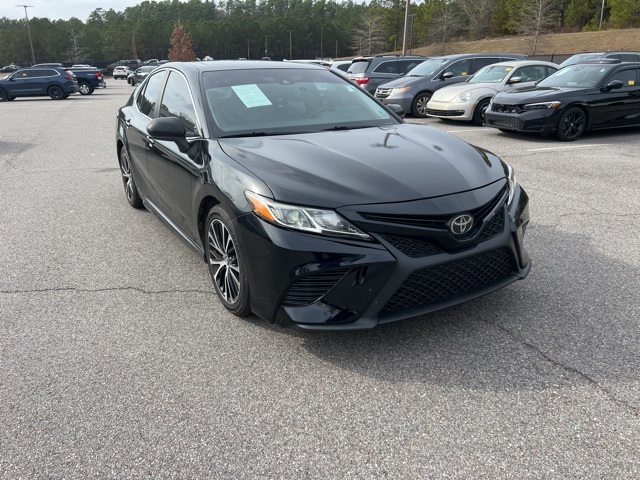 2018 Toyota Camry SE's photo