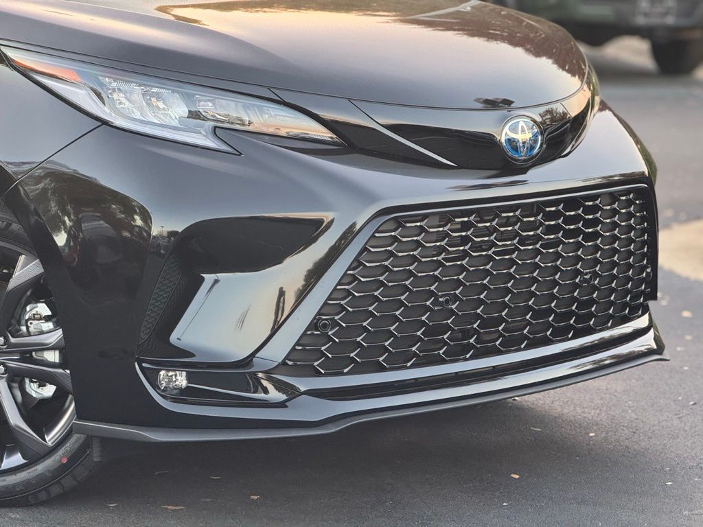 2025 Toyota Sienna XSE photo 4