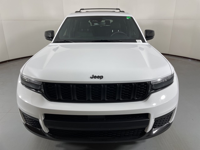 2023 Jeep Grand Cherokee Laredo Altitude photo 3