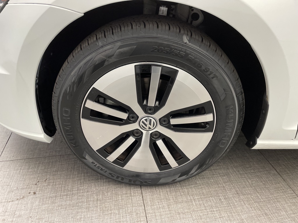 2019 Volkswagen e-Golf SE photo 7