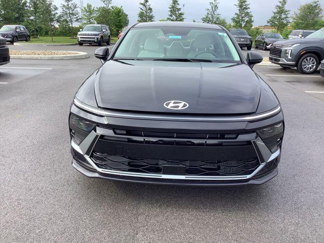 2025 Hyundai Sonata SE photo 3