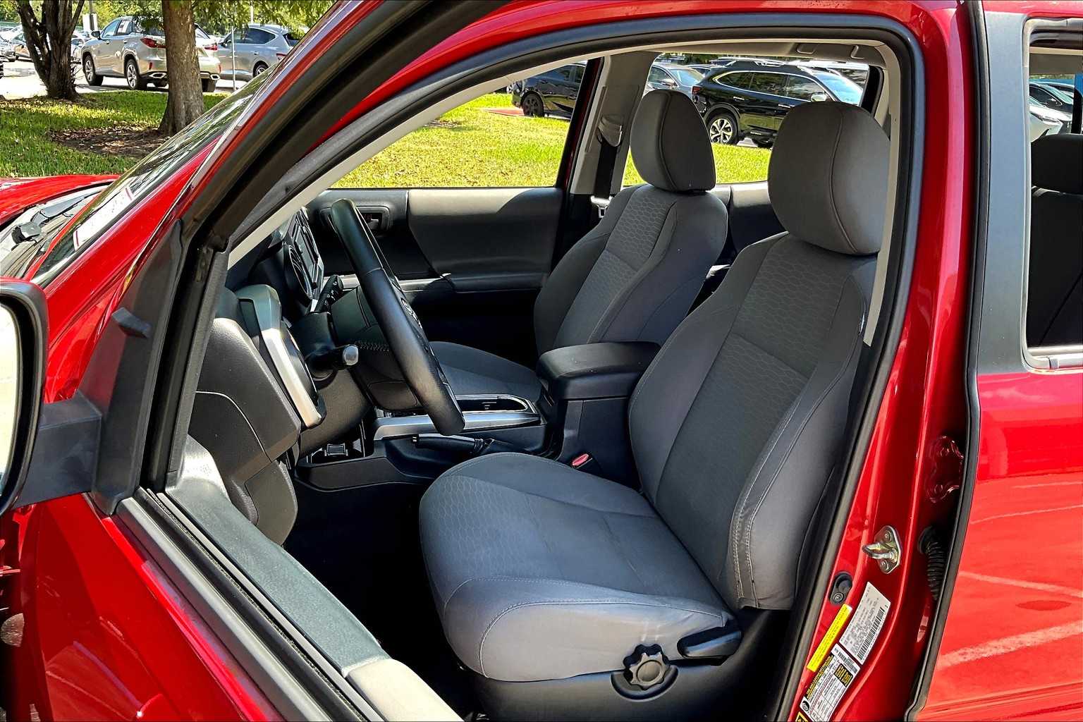 2017 Toyota Tacoma SR5 photo 6