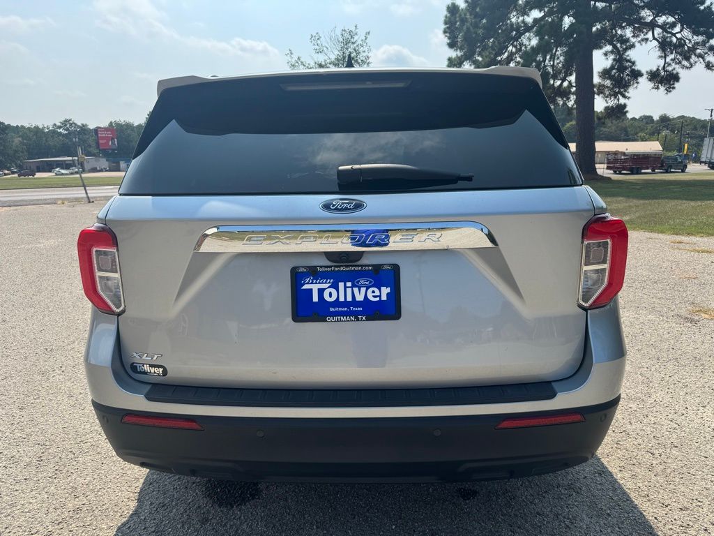2023 Ford Explorer XLT photo 3