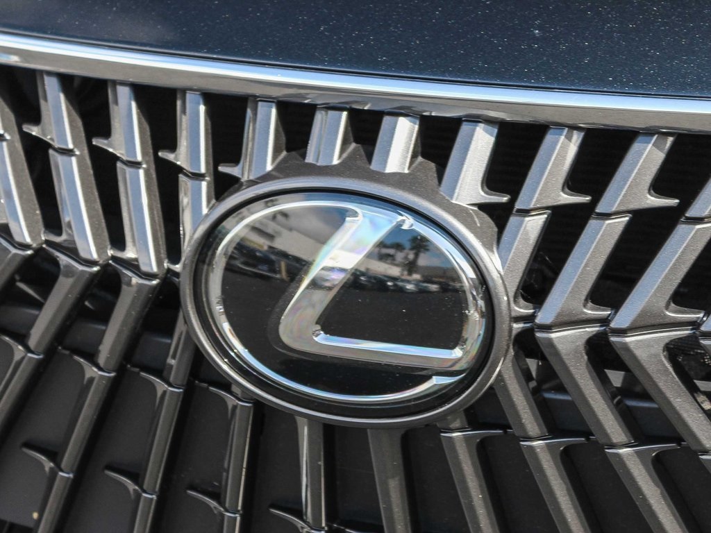 2023 Lexus ES 300h photo 3