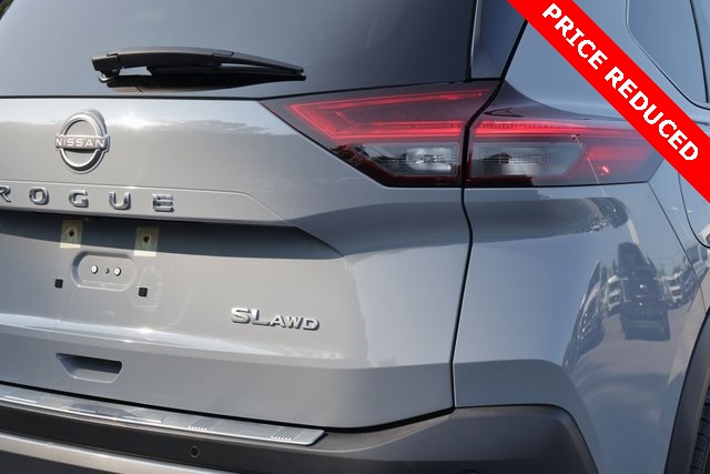 2022 Nissan Rogue SL photo 2