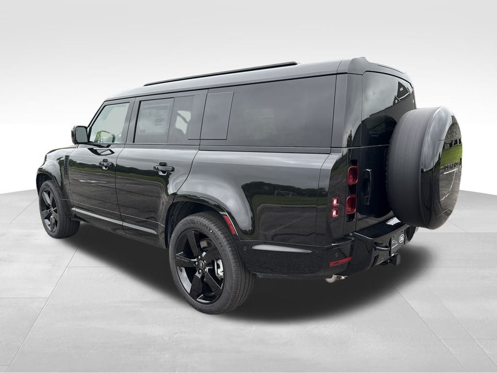 2025 Land Rover Defender 130 X-Dynamic SE photo 3