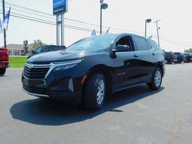 2024 Chevrolet Equinox LT photo 2