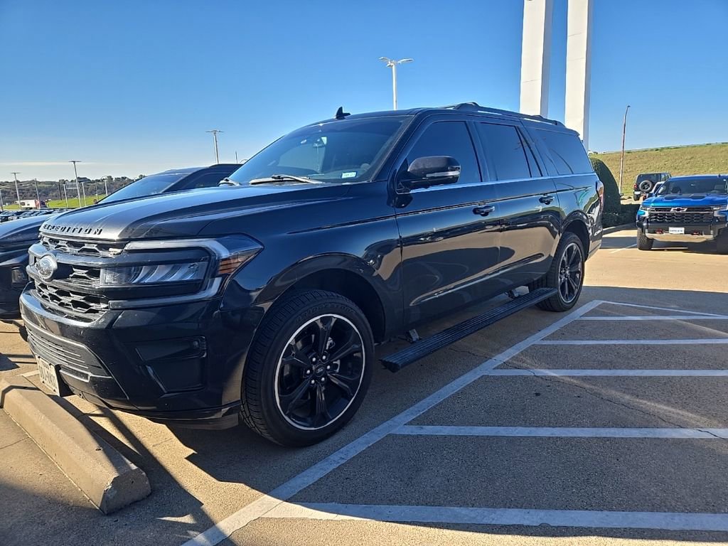 2022 Ford Expedition Limited's photo