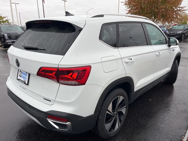 2024 Volkswagen Taos SE photo 3
