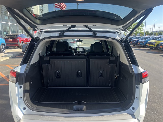 2025 Nissan Pathfinder SL photo 4
