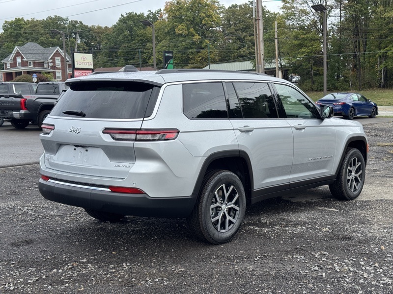 2025 Jeep Grand Cherokee Limited photo 2