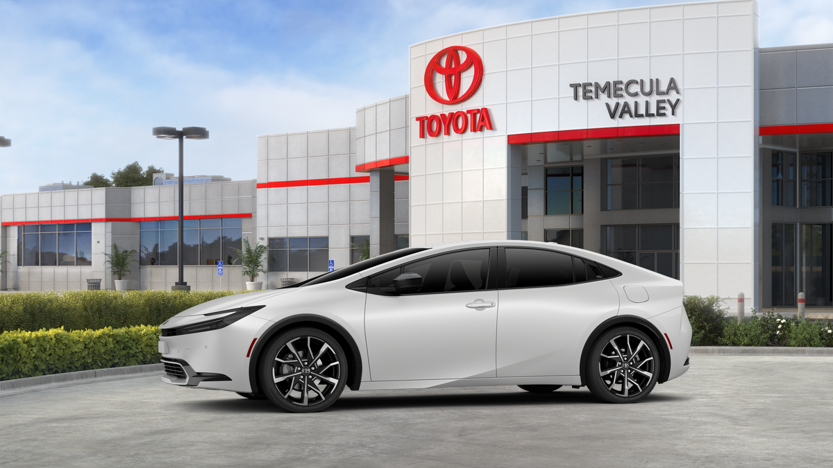 2026 Toyota Prius Plug-in Hybrid XSE photo 3
