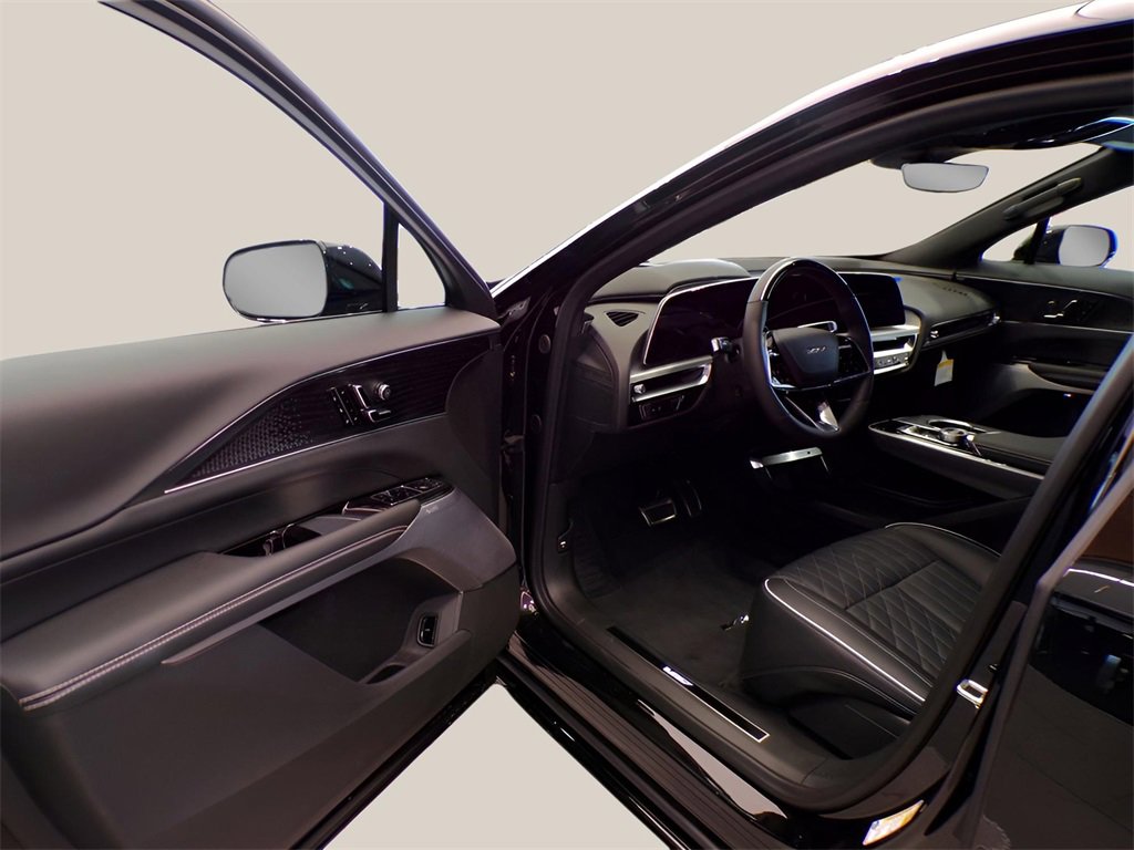 2026 Cadillac Lyriq photo 10