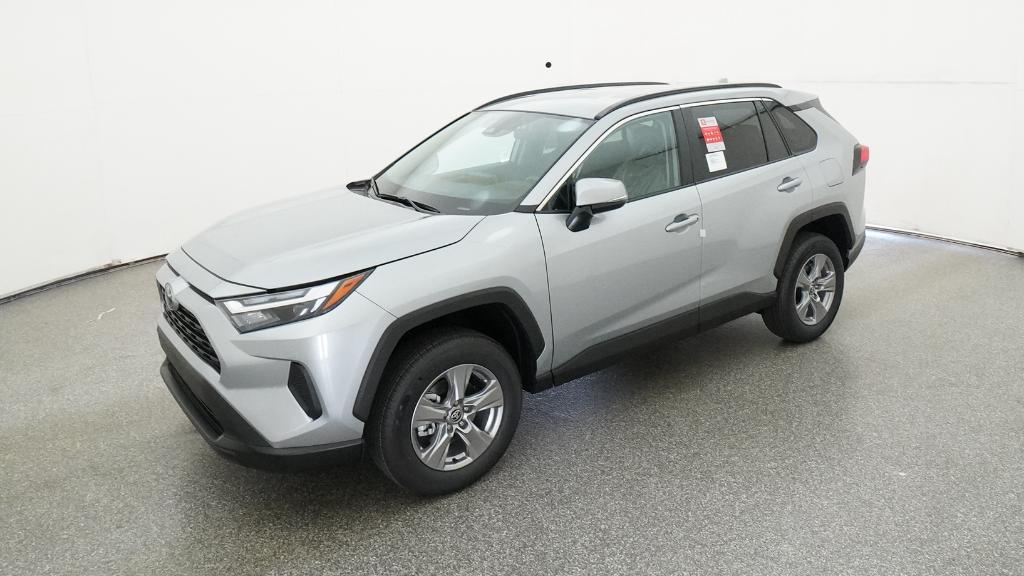 2025 Toyota RAV4 XLE's photo
