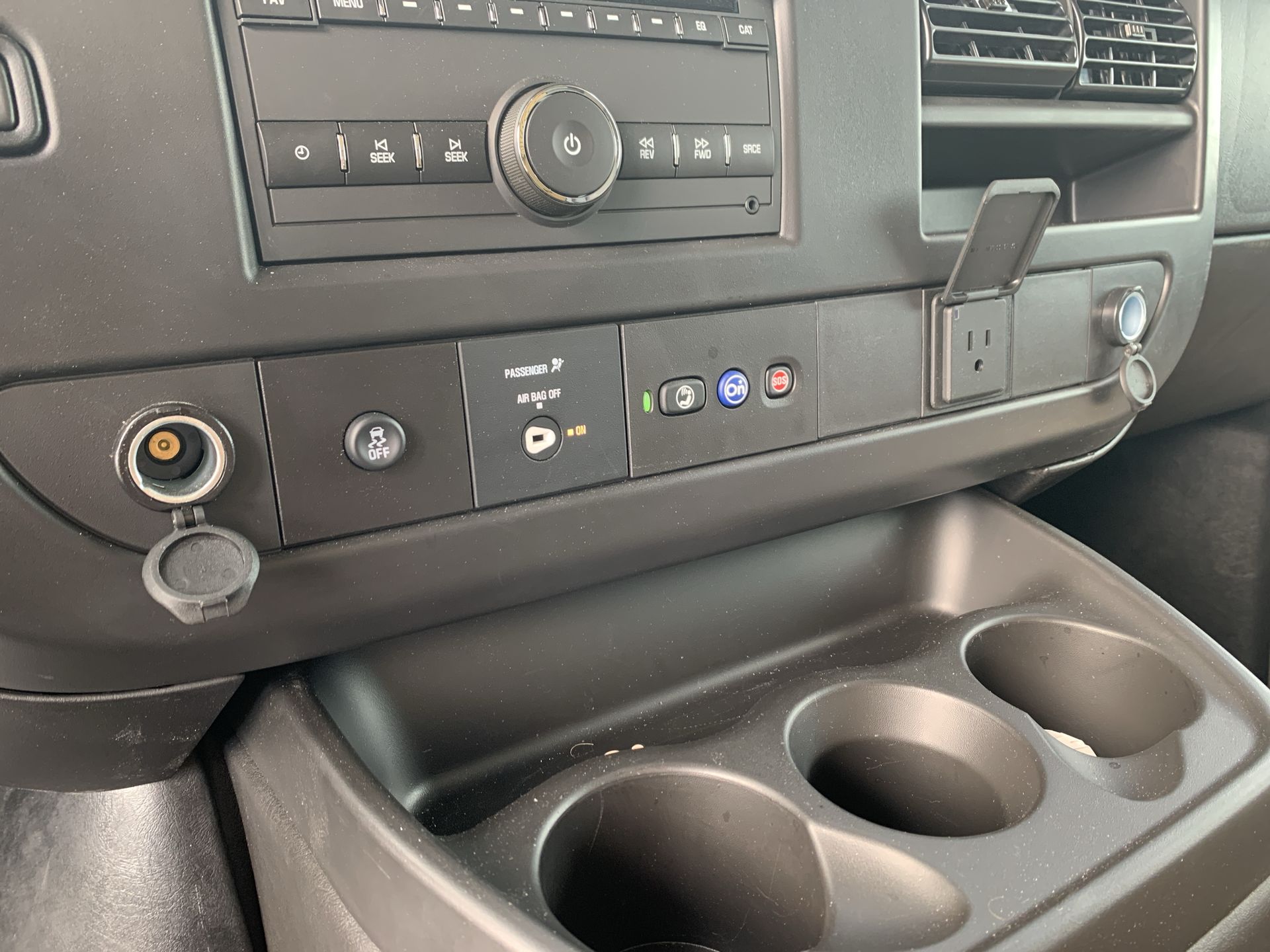 2025 Gmc Savana Cutaway 3500 photo 33