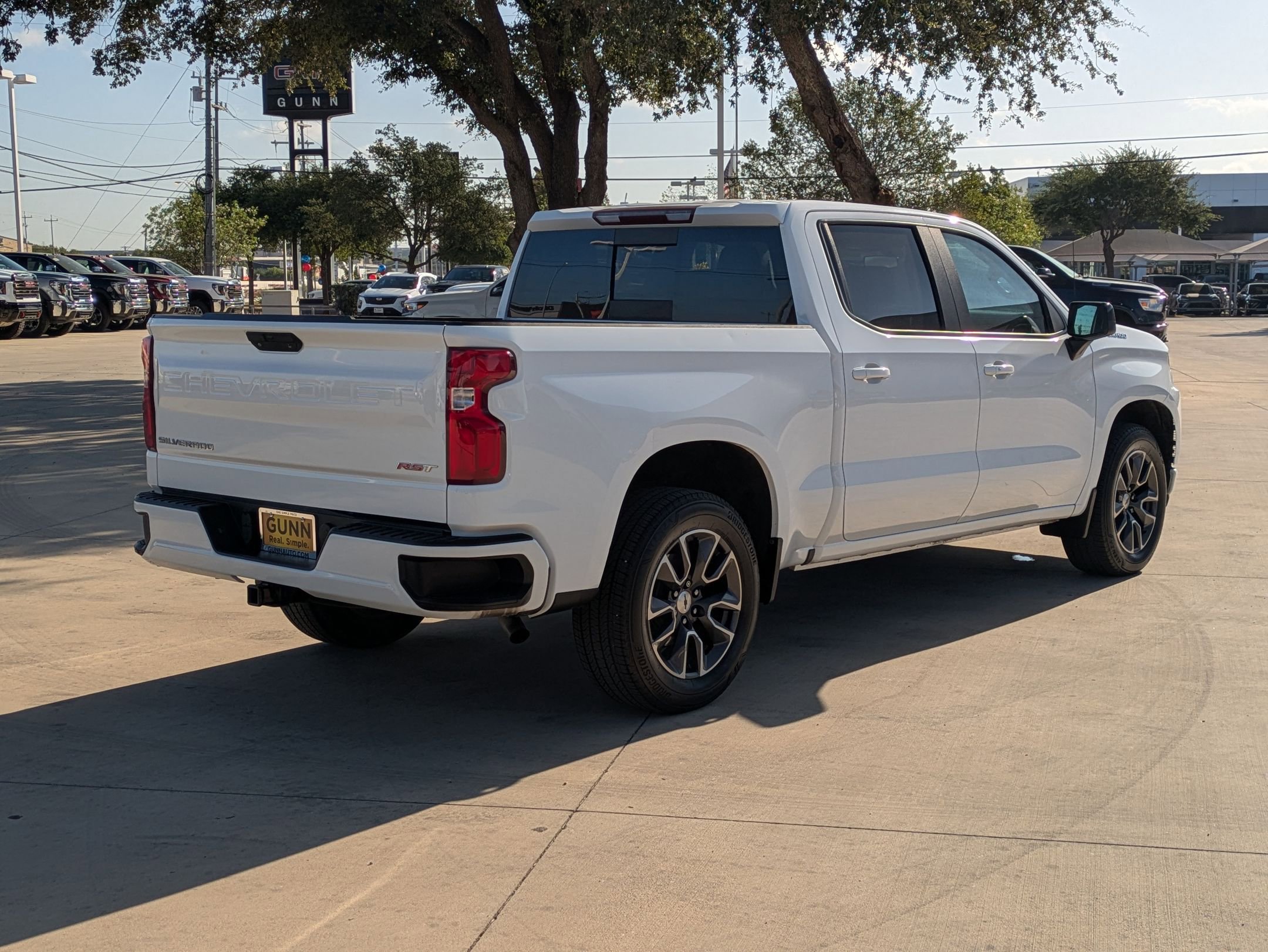 2020 Chevrolet Silverado 1500 RST photo 2