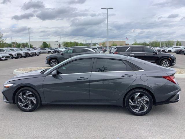 2025 Hyundai Elantra Limited's photo