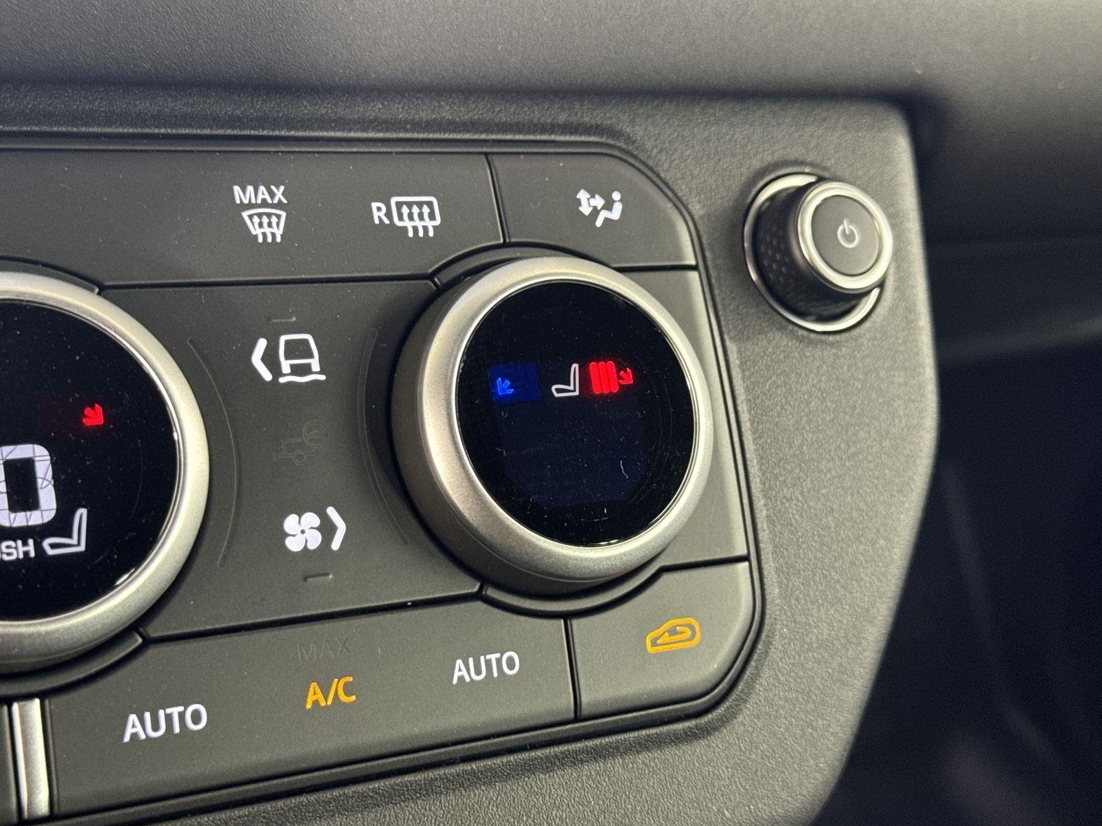 2025 Land Rover Defender 110 X-Dynamic SE photo 18