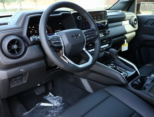 2026 Chevrolet Colorado Trail Boss photo 2