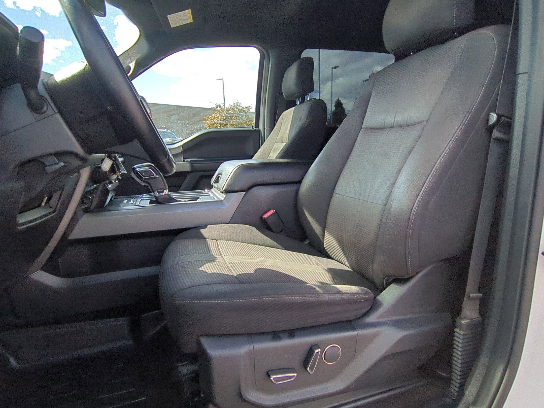 2017 Ford F-150 XLT photo 21