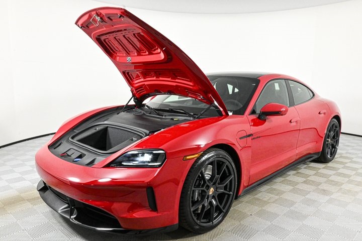 2025 Porsche Taycan GTS photo 32