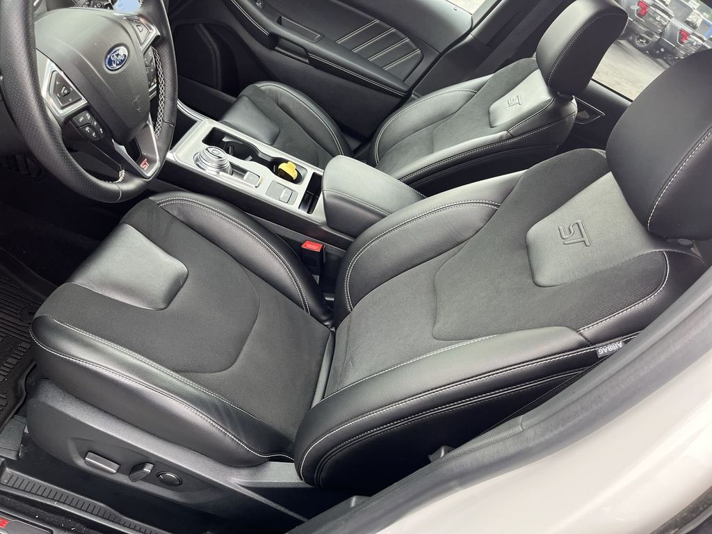 2021 Ford Edge ST photo 11