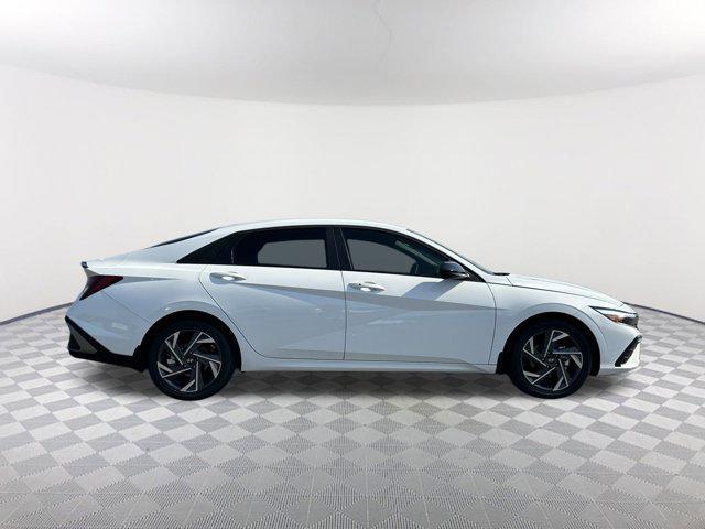 2025 Hyundai Elantra SEL Sport photo 4