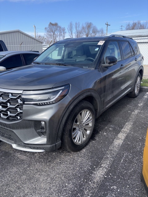 2025 Ford Explorer Platinum's photo