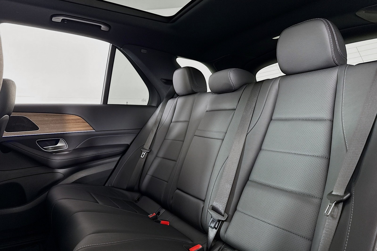 2025 Mercedes Benz GLE 350 4MATIC photo 5