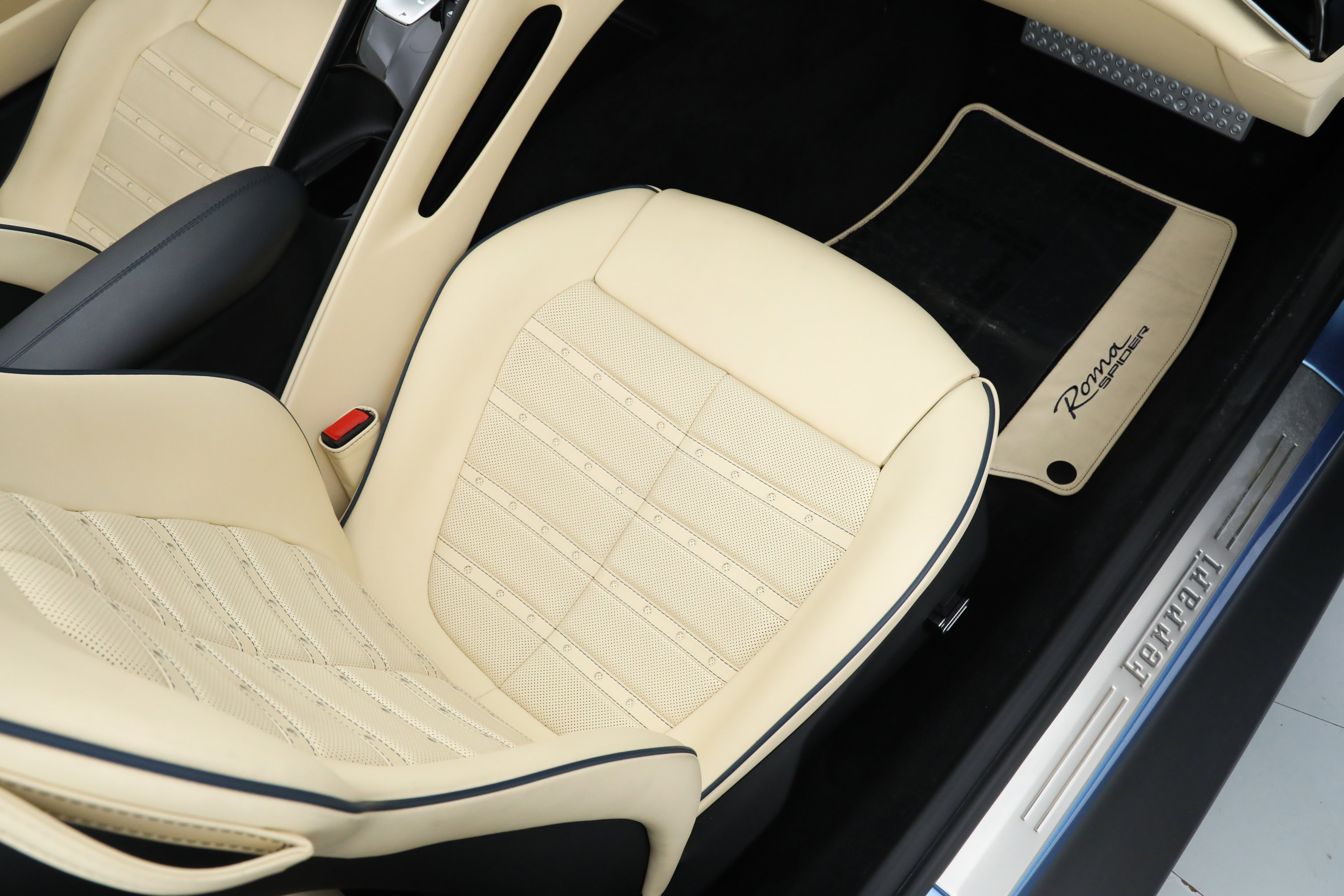 2025 Ferrari Roma Spider photo 23