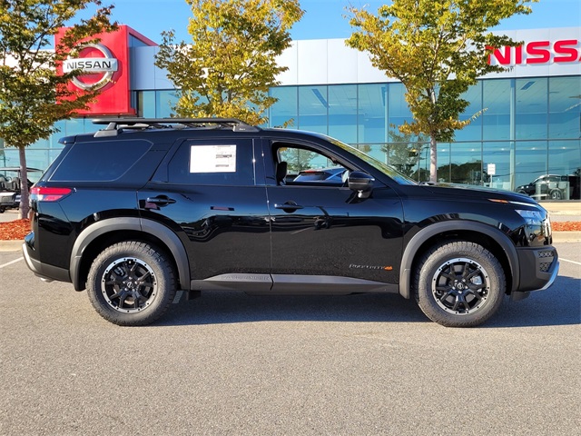 2025 Nissan Pathfinder Rock Creek photo 2