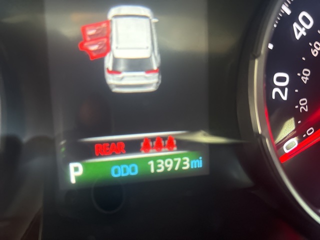 2022 Toyota RAV4 XLE photo 3