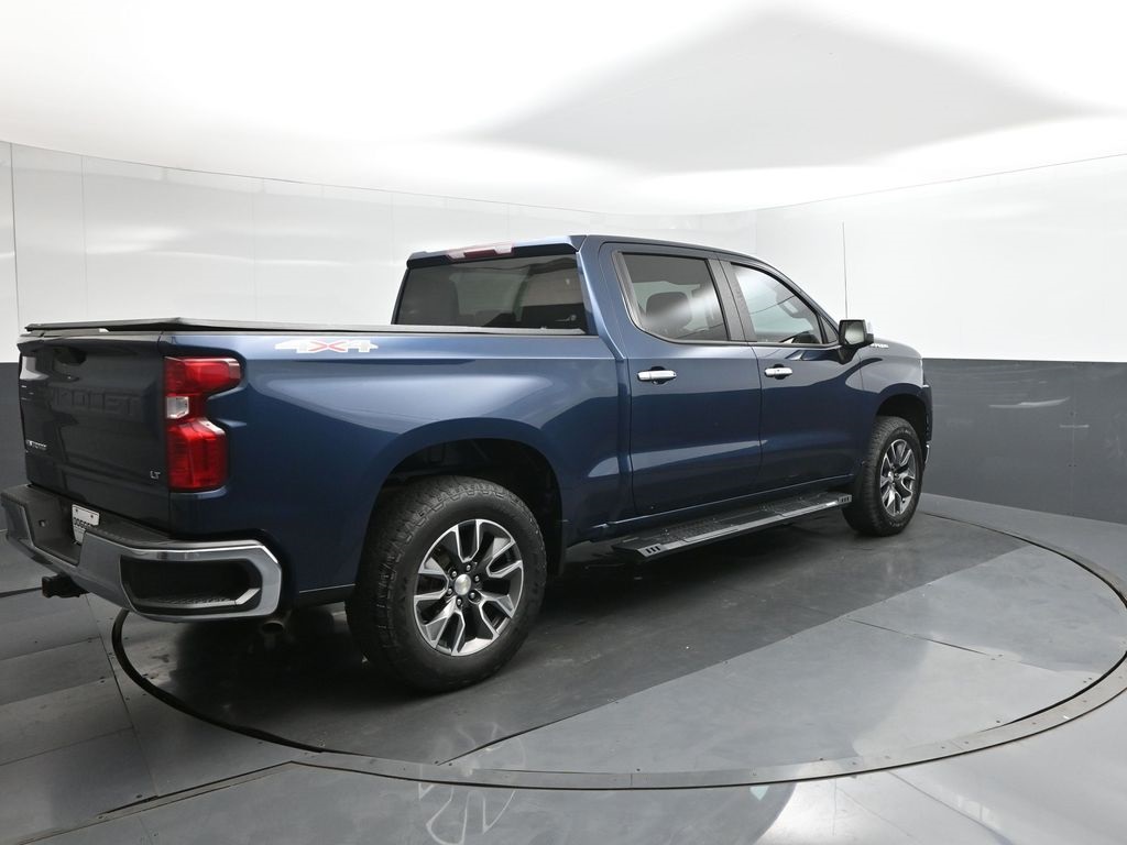 2021 Chevrolet Silverado 1500 LT photo 2