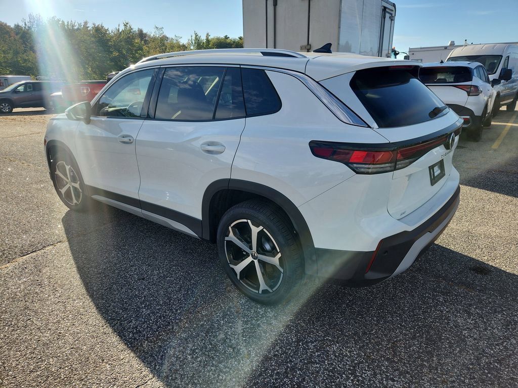 2025 Volkswagen Tiguan SE photo 2